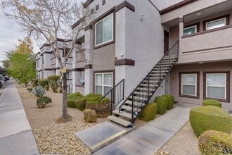 7255 Sunset Rd in Las Vegas, NV - Building Photo - Building Photo