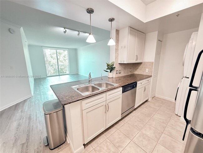 property at 2000 N Bayshore Dr