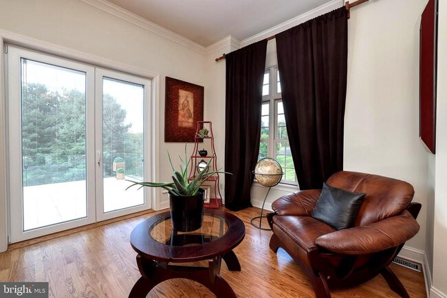property at 86 Aqueduct Rd