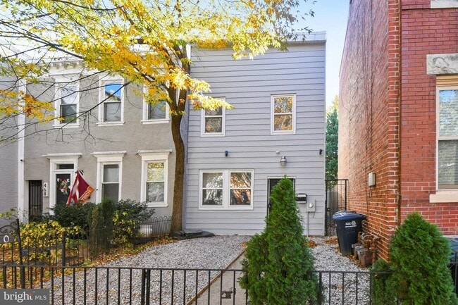 property at 470 Ridge St NW