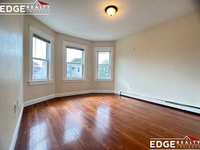 19 Claymoss Rd, Unit 3 in Boston, MA - Foto de edificio - Building Photo