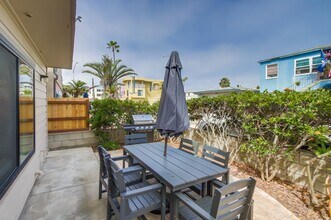 807 Capistrano Pl in San Diego, CA - Building Photo - Building Photo