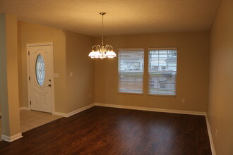 4024 Walnut Crossing Dr in Groveport, OH - Building Photo - Building Photo