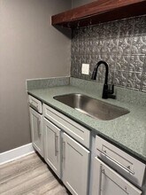 4127 Dolphin Dr in Tampa, FL - Building Photo - Building Photo