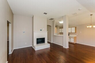 317 Taylor St in Saginaw, TX - Foto de edificio - Building Photo