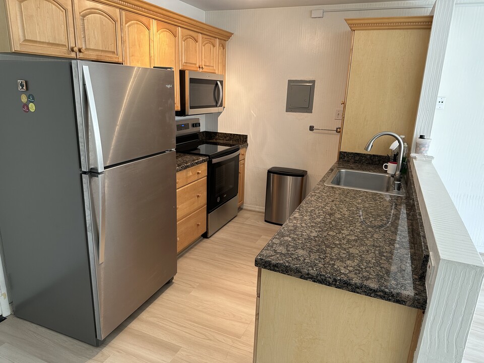 8036 Linda Vista Rd, Unit Apt 1M in San Diego, CA - Building Photo