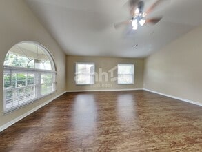 4214 Hartford Lake Dr in Tampa, FL - Building Photo - Building Photo