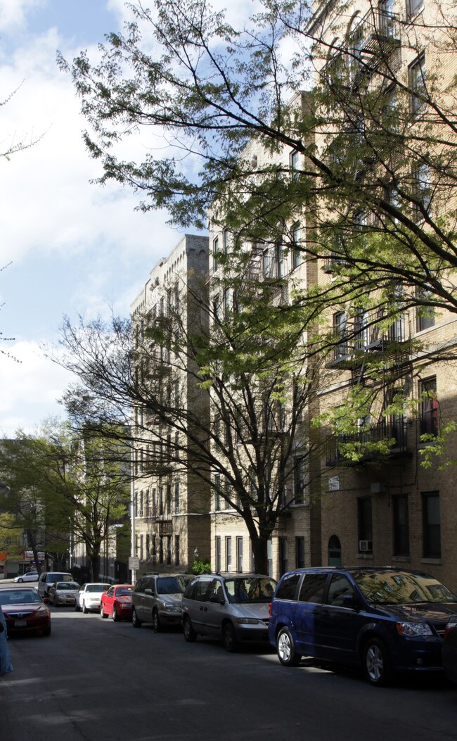 15 Magaw Place in New York, NY - Foto de edificio - Building Photo