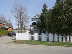 146 Kitchener Rd in Cambridge, ON - Building Photo