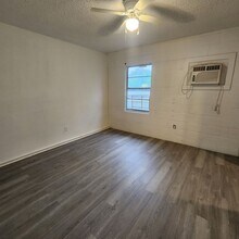 610 Ruiz St in San Antonio, TX - Building Photo - Building Photo