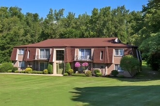 Big Tree Manor in Orchard Park, NY - Building Photo - Building Photo