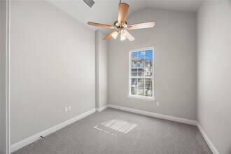 7102 Cut Plains Trail in Austin, TX - Building Photo - Building Photo