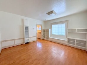 55 W 18th St in Merced, CA - Foto de edificio - Building Photo