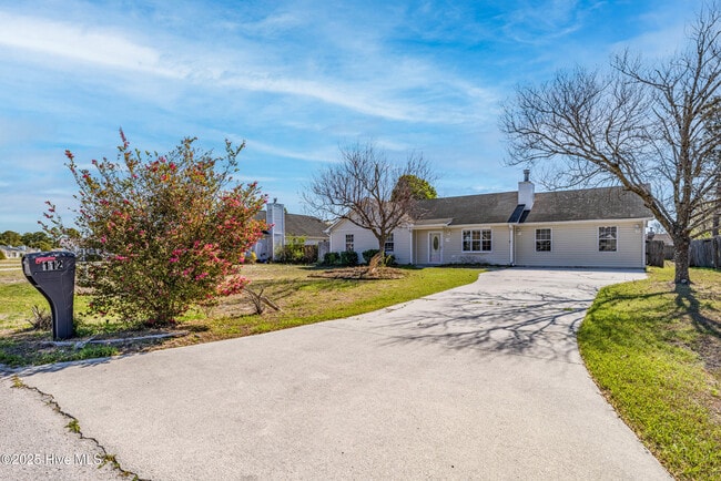 112 Dayrell Dr in Hubert, NC - Building Photo - Building Photo