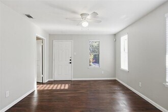 2308 E 10th St in Austin, TX - Building Photo - Building Photo