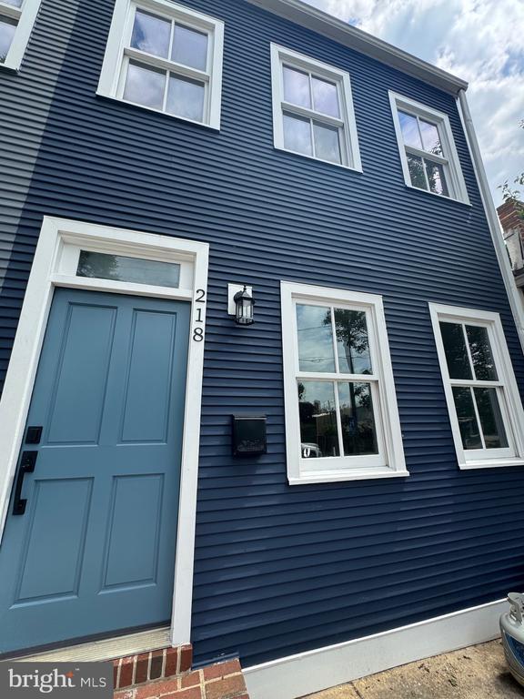 property at 218 S Henry St