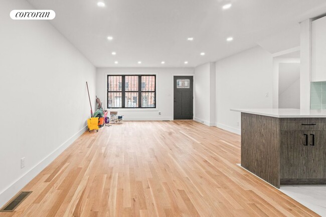 444 Hart St in Brooklyn, NY - Building Photo - Building Photo