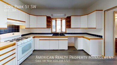 1025 Park St SW in Grand Rapids, MI - Building Photo - Building Photo