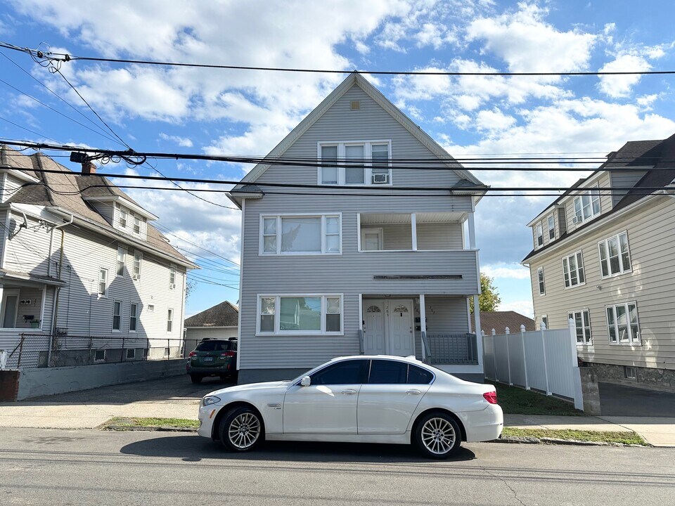 285 Bronx Ave, Unit 2 in Bridgeport, CT - Foto de edificio