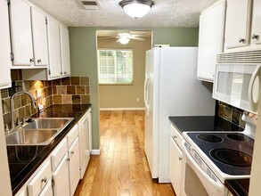 8881 Long Beach Cir in Atlanta, GA - Building Photo - Building Photo