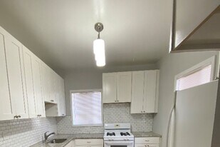 834 Barnett St NE, Unit B in Atlanta, GA - Building Photo
