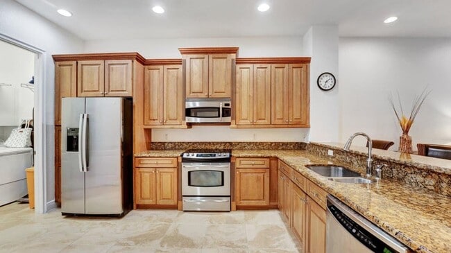 4703 Artesa Wy E in Palm Beach Gardens, FL - Building Photo - Building Photo
