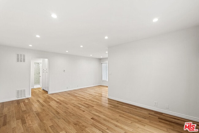 1037 N La Jolla Ave in West Hollywood, CA - Building Photo - Building Photo