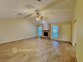 10202 Staghill Dr in Houston, TX - Foto de edificio - Building Photo