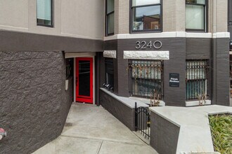 3240 Hiatt Pl NW in Washington, DC - Building Photo - Building Photo