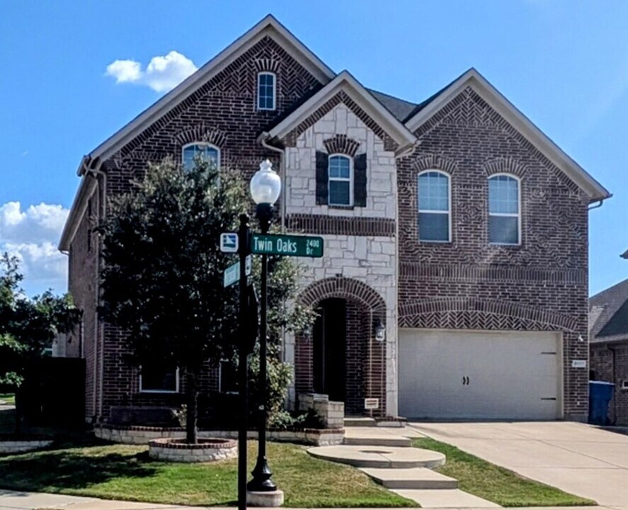 2472 Twin Oaks Dr in Little Elm, TX - Building Photo