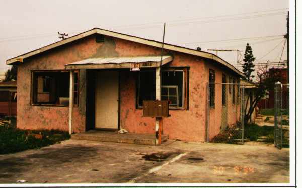 6611-6615 1/2 Granger Ave in Bell Gardens, CA - Building Photo