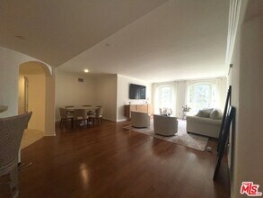 1000 Granville Ave in Los Angeles, CA - Building Photo - Building Photo