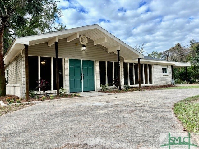 2233 E Derenne Ave in Savannah, GA - Building Photo