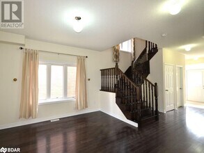 15 Forsyth Crescent in Barrie, ON - Building Photo - Building Photo