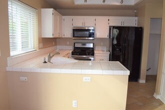 9274 Laguna Pointe Way in Elk Grove, CA - Building Photo - Building Photo