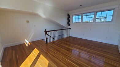 599 E 6th St, Unit 2 in Boston, MA - Foto de edificio - Building Photo