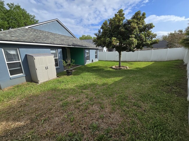 1124 Lumsden Pointe Blvd in Valrico, FL - Building Photo - Building Photo