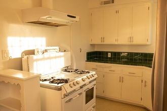 1745 Mariposa Ave in Los Angeles, CA - Building Photo - Building Photo