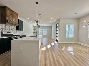 2444 Carmel St in Houston, TX - Building Photo - Building Photo