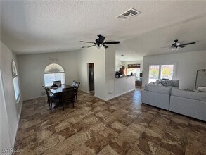 7980 Rye Canyon Dr in Las Vegas, NV - Foto de edificio - Building Photo