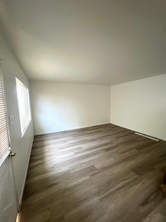 3410 Terrace Wy, Unit B in Bakersfield, CA - Building Photo - Building Photo