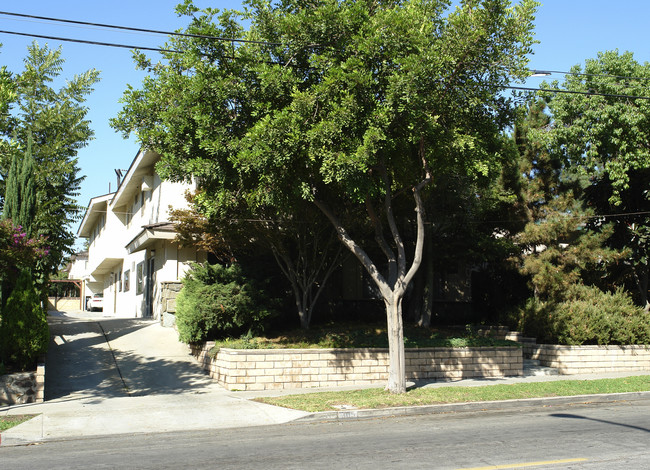 305 N Chapel Ave in Alhambra, CA - Foto de edificio - Building Photo