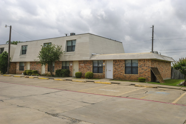 Garden Grove Townhomes in Irving, TX - Building Photo - Building Photo