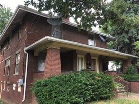 2815 12th St NW in Canton, OH - Building Photo