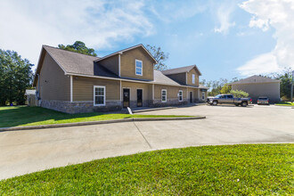 409 Nacogdoches St in Center, TX - Foto de edificio - Building Photo