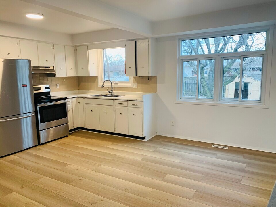 41 Macoomb Dr in Welland, ON - Building Photo