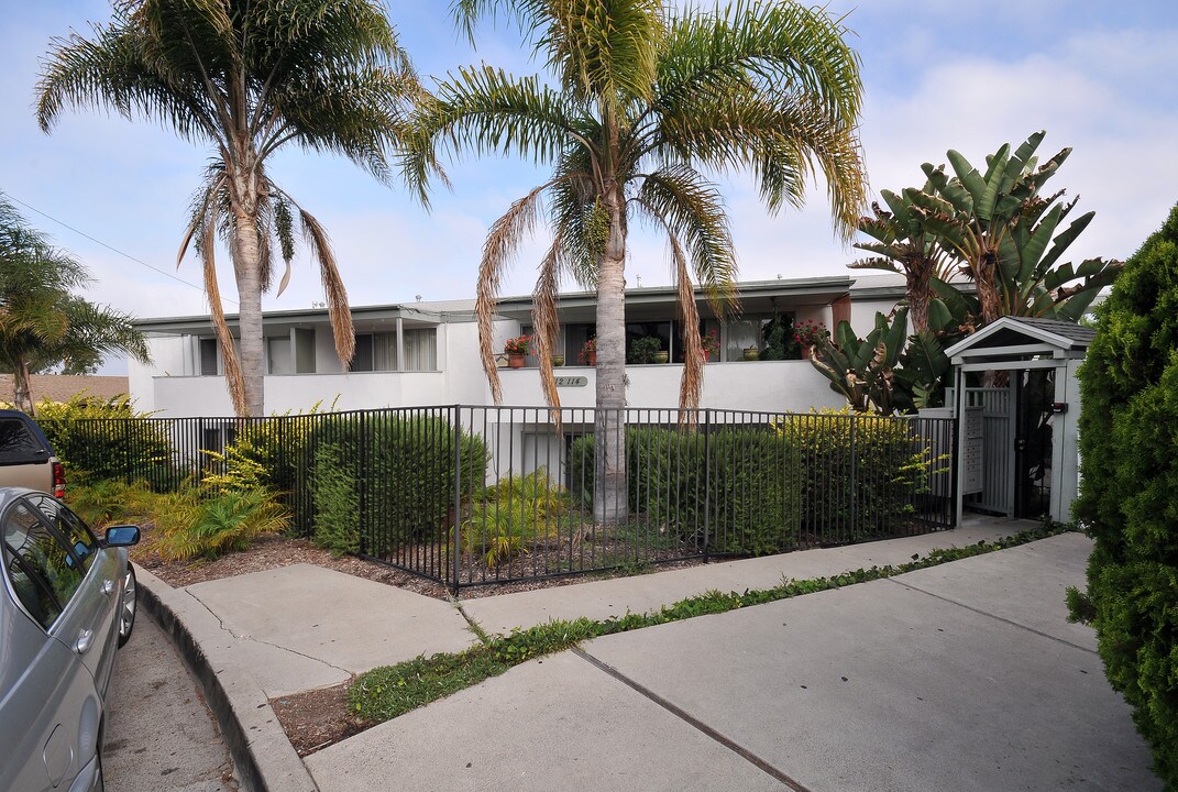 112-114 Avenida Pelayo in San Clemente, CA - Building Photo