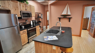 41 Glendale Pl in Gilford, NH - Foto de edificio - Building Photo