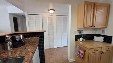 2801 Somerset Dr in Lauderdale Lakes, FL - Building Photo - Building Photo