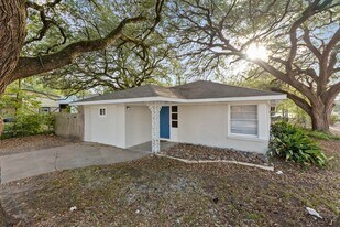 206 George Bush Dr E in College Station, TX - Building Photo